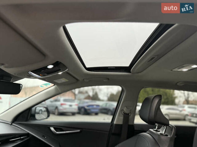 Серый Киа Niro, объемом двигателя 0 л и пробегом 54 тыс. км за 26700 $, фото 64 на Automoto.ua