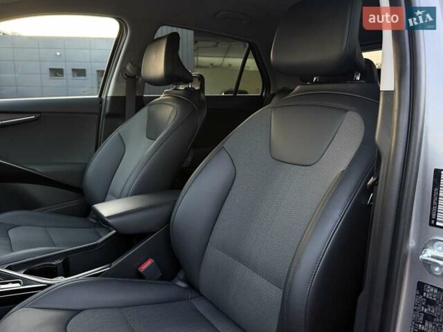 Серый Киа Niro, объемом двигателя 0 л и пробегом 118 тыс. км за 21999 $, фото 31 на Automoto.ua