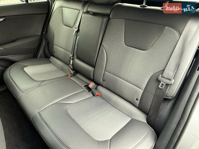 Сірий Кіа Niro, об'ємом двигуна 0 л та пробігом 35 тис. км за 23900 $, фото 83 на Automoto.ua