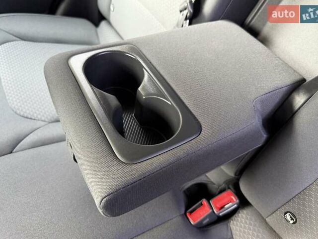 Сірий Кіа Niro, об'ємом двигуна 0 л та пробігом 42 тис. км за 25950 $, фото 133 на Automoto.ua