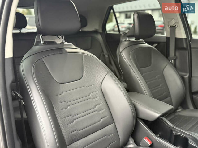 Серый Киа Niro, объемом двигателя 0 л и пробегом 54 тыс. км за 26700 $, фото 53 на Automoto.ua