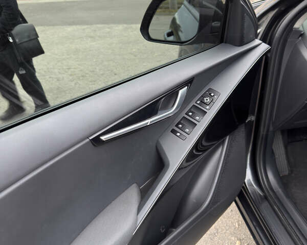 Сірий Кіа Niro, об'ємом двигуна 1.58 л та пробігом 5 тис. км за 24000 $, фото 11 на Automoto.ua