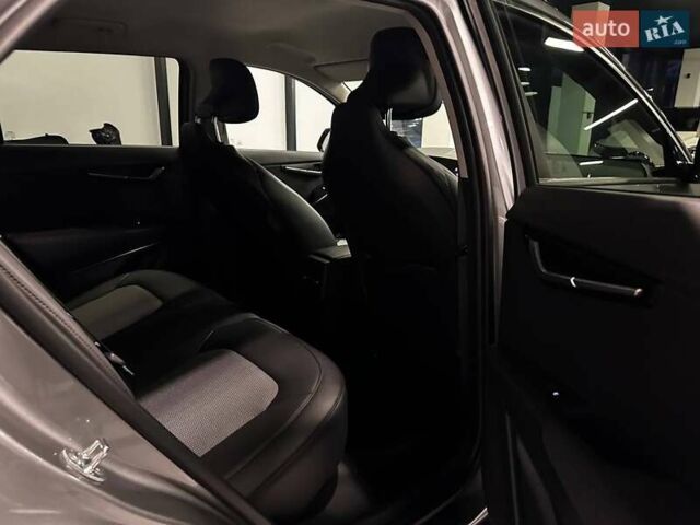 Серый Киа Niro, объемом двигателя 0 л и пробегом 32 тыс. км за 27700 $, фото 31 на Automoto.ua