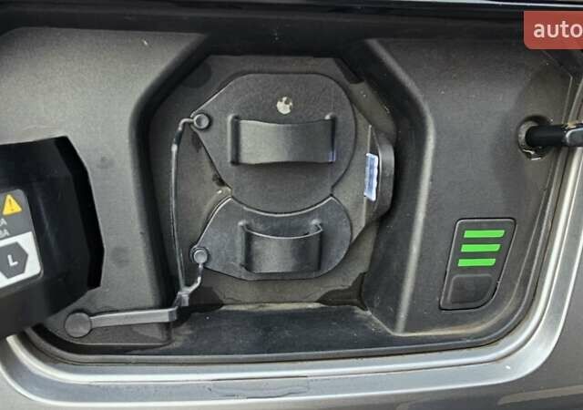 Серый Киа Niro, объемом двигателя 0 л и пробегом 30 тыс. км за 33800 $, фото 8 на Automoto.ua