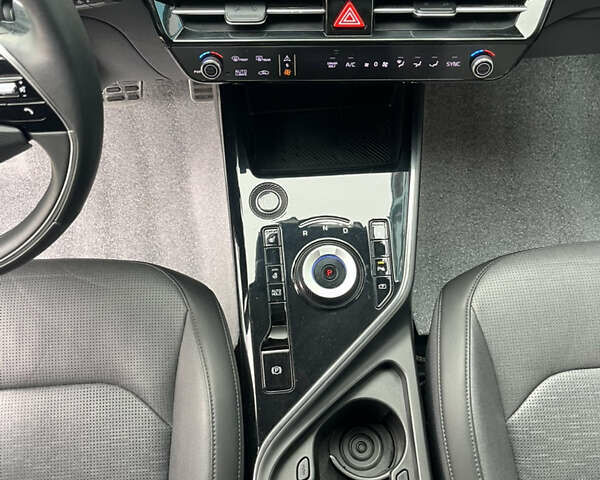 Серый Киа Niro, объемом двигателя 0 л и пробегом 43 тыс. км за 26700 $, фото 23 на Automoto.ua
