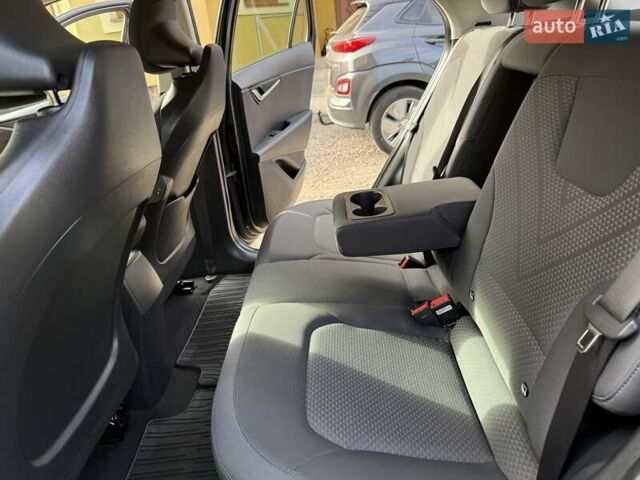 Сірий Кіа Niro, об'ємом двигуна 0 л та пробігом 42 тис. км за 25950 $, фото 68 на Automoto.ua