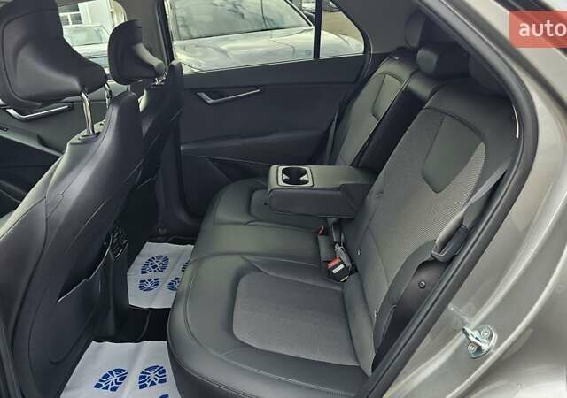 Серый Киа Niro, объемом двигателя 0 л и пробегом 30 тыс. км за 33800 $, фото 4 на Automoto.ua