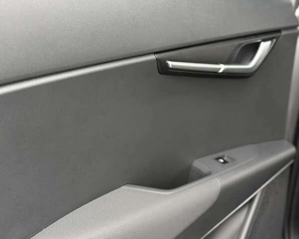 Сірий Кіа Niro, об'ємом двигуна 1.58 л та пробігом 52 тис. км за 23700 $, фото 24 на Automoto.ua