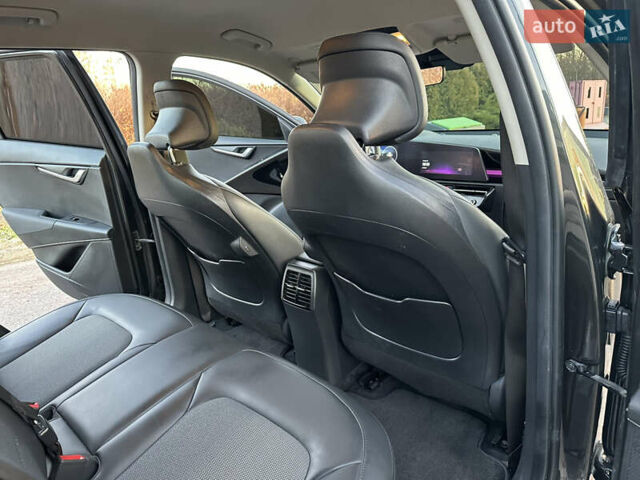 Серый Киа Niro, объемом двигателя 0 л и пробегом 80 тыс. км за 23750 $, фото 89 на Automoto.ua