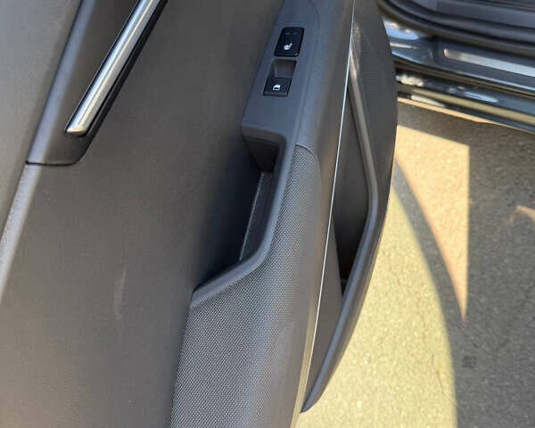 Серый Киа Niro, объемом двигателя 1.58 л и пробегом 6 тыс. км за 30500 $, фото 12 на Automoto.ua