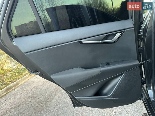 Серый Киа Niro, объемом двигателя 0 л и пробегом 80 тыс. км за 23750 $, фото 81 на Automoto.ua