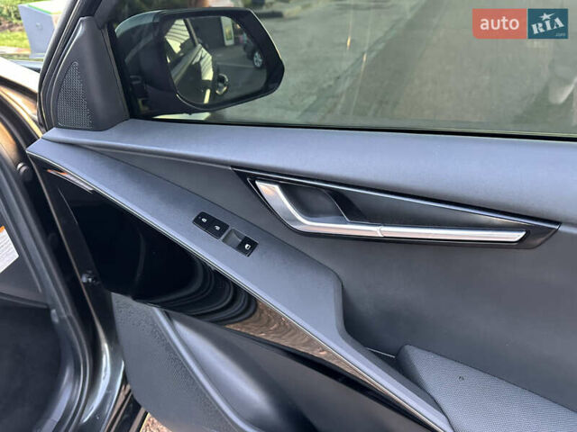 Серый Киа Niro, объемом двигателя 0 л и пробегом 80 тыс. км за 23750 $, фото 72 на Automoto.ua