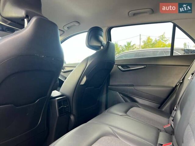 Серый Киа Niro, объемом двигателя 0 л и пробегом 40 тыс. км за 22900 $, фото 9 на Automoto.ua