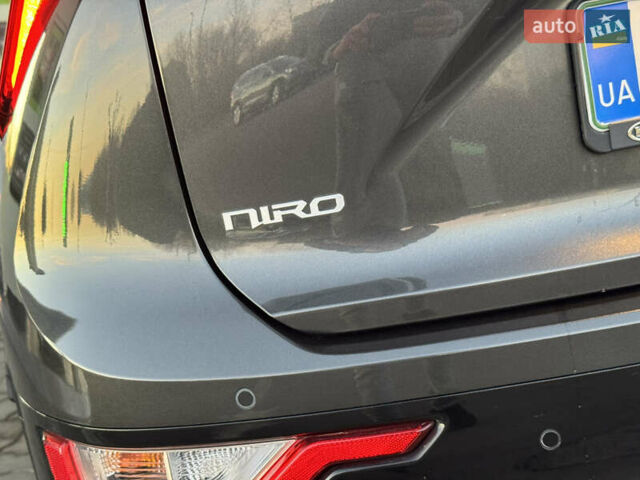 Серый Киа Niro, объемом двигателя 0 л и пробегом 80 тыс. км за 23750 $, фото 51 на Automoto.ua