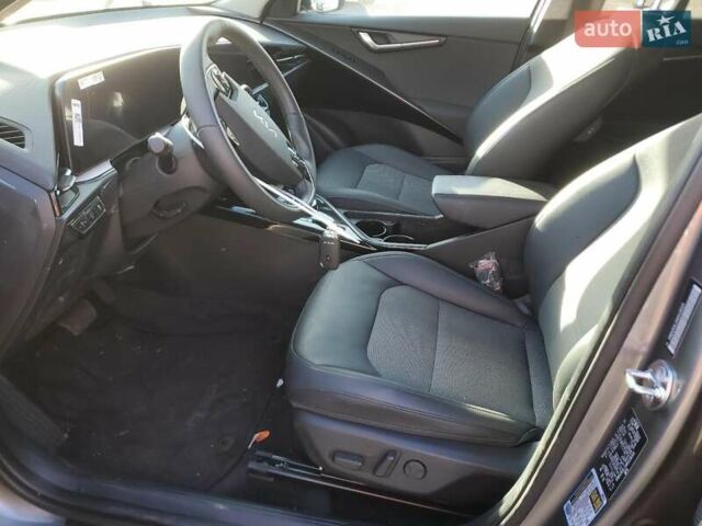 Серый Киа Niro, объемом двигателя 0 л и пробегом 25 тыс. км за 13000 $, фото 6 на Automoto.ua