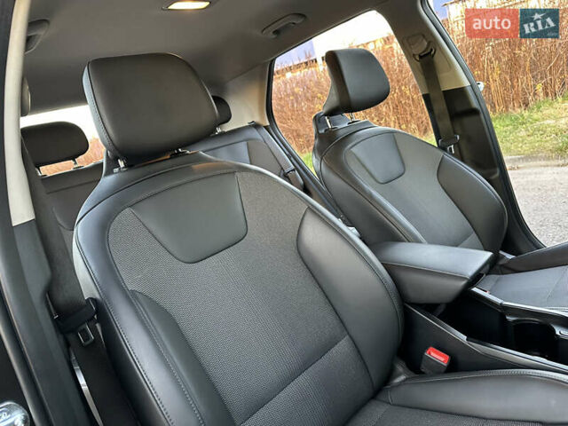 Серый Киа Niro, объемом двигателя 0 л и пробегом 80 тыс. км за 23750 $, фото 75 на Automoto.ua