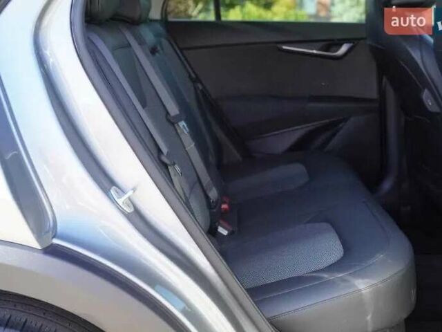 Серый Киа Niro, объемом двигателя 1.58 л и пробегом 9 тыс. км за 23000 $, фото 2 на Automoto.ua