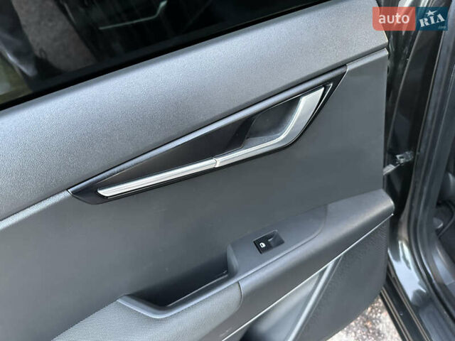 Серый Киа Niro, объемом двигателя 0 л и пробегом 80 тыс. км за 23750 $, фото 82 на Automoto.ua