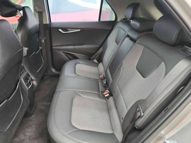 Сірий Кіа Niro, об'ємом двигуна 0 л та пробігом 59 тис. км за 10700 $, фото 7 на Automoto.ua