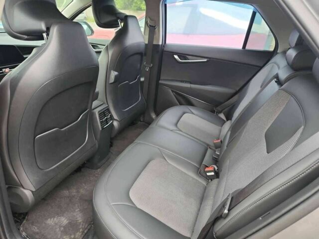 Сірий Кіа Niro, об'ємом двигуна 0 л та пробігом 59 тис. км за 10700 $, фото 8 на Automoto.ua