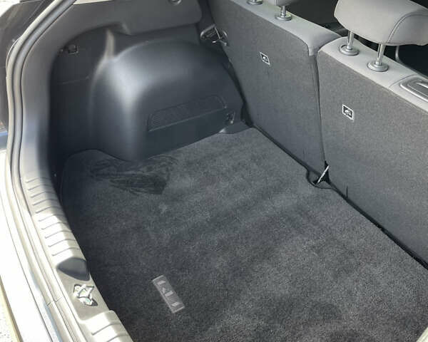 Сірий Кіа Niro, об'ємом двигуна 1.58 л та пробігом 4 тис. км за 23500 $, фото 14 на Automoto.ua