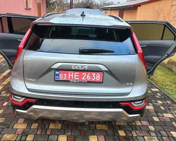 Сірий Кіа Niro, об'ємом двигуна 1.58 л та пробігом 3 тис. км за 27300 $, фото 4 на Automoto.ua