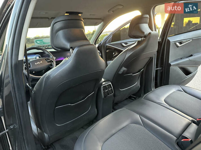 Серый Киа Niro, объемом двигателя 0 л и пробегом 80 тыс. км за 23750 $, фото 83 на Automoto.ua