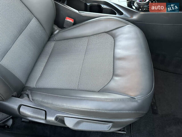 Серый Киа Niro, объемом двигателя 0 л и пробегом 80 тыс. км за 23750 $, фото 74 на Automoto.ua