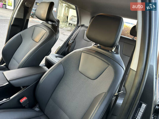 Серый Киа Niro, объемом двигателя 0 л и пробегом 80 тыс. км за 23750 $, фото 61 на Automoto.ua