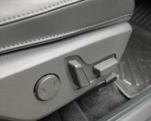 Серый Киа Niro, объемом двигателя 0 л и пробегом 29 тыс. км за 25900 $, фото 19 на Automoto.ua