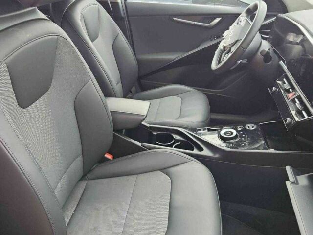 Сірий Кіа Niro, об'ємом двигуна 0 л та пробігом 59 тис. км за 10700 $, фото 11 на Automoto.ua