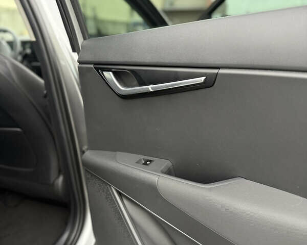 Сірий Кіа Niro, об'ємом двигуна 1.58 л та пробігом 52 тис. км за 23700 $, фото 20 на Automoto.ua