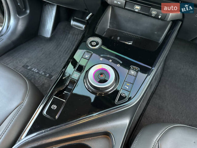 Серый Киа Niro, объемом двигателя 0 л и пробегом 80 тыс. км за 23750 $, фото 79 на Automoto.ua