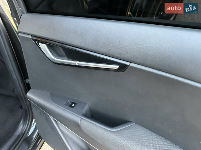 Серый Киа Niro, объемом двигателя 0 л и пробегом 80 тыс. км за 23750 $, фото 88 на Automoto.ua