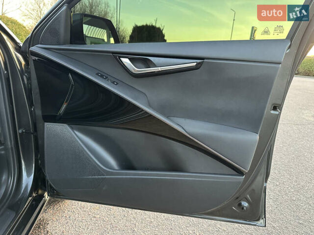 Серый Киа Niro, объемом двигателя 0 л и пробегом 80 тыс. км за 23750 $, фото 71 на Automoto.ua