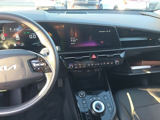 Серый Киа Niro, объемом двигателя 0 л и пробегом 10 тыс. км за 25000 $, фото 6 на Automoto.ua