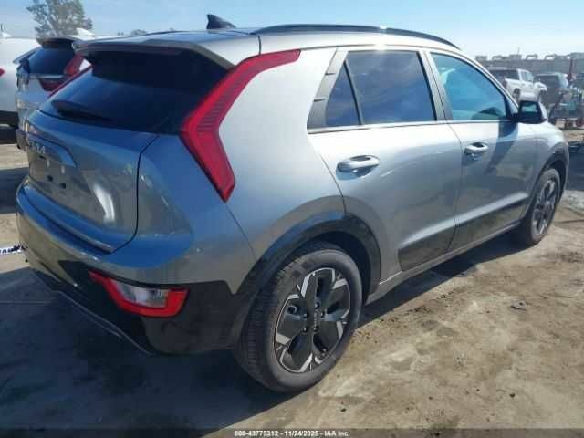 Сірий Кіа Niro, об'ємом двигуна 0 л та пробігом 1 тис. км за 9000 $, фото 3 на Automoto.ua