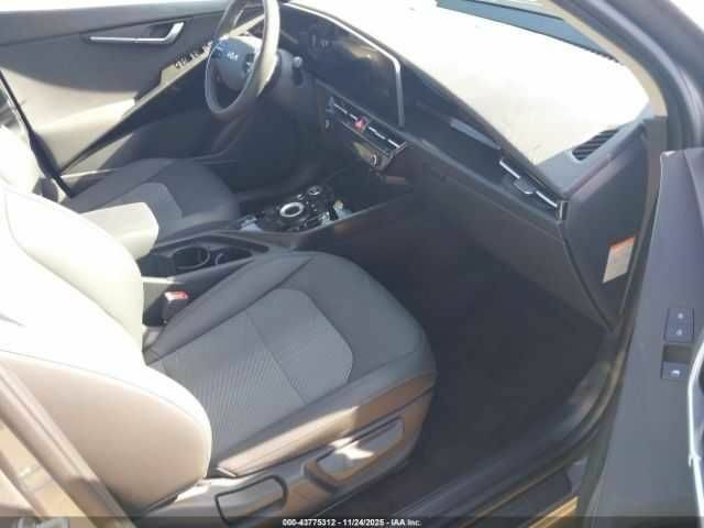 Сірий Кіа Niro, об'ємом двигуна 0 л та пробігом 1 тис. км за 9000 $, фото 4 на Automoto.ua