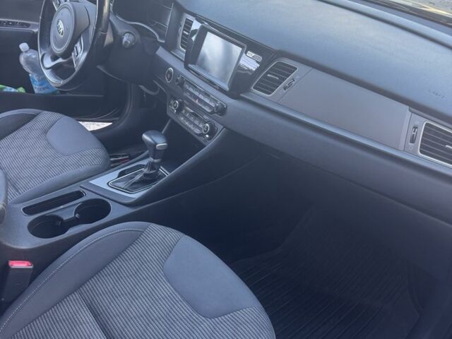 Синий Киа Niro, объемом двигателя 1.6 л и пробегом 162 тыс. км за 14999 $, фото 6 на Automoto.ua