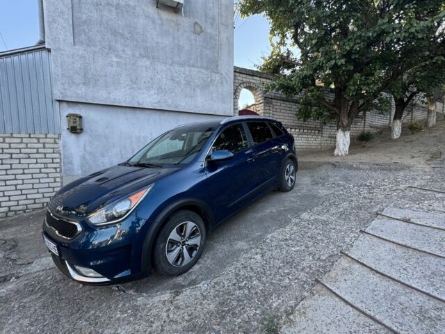 Синий Киа Niro, объемом двигателя 1.6 л и пробегом 162 тыс. км за 14999 $, фото 1 на Automoto.ua