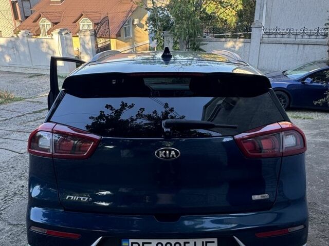 Синий Киа Niro, объемом двигателя 1.6 л и пробегом 162 тыс. км за 14999 $, фото 3 на Automoto.ua