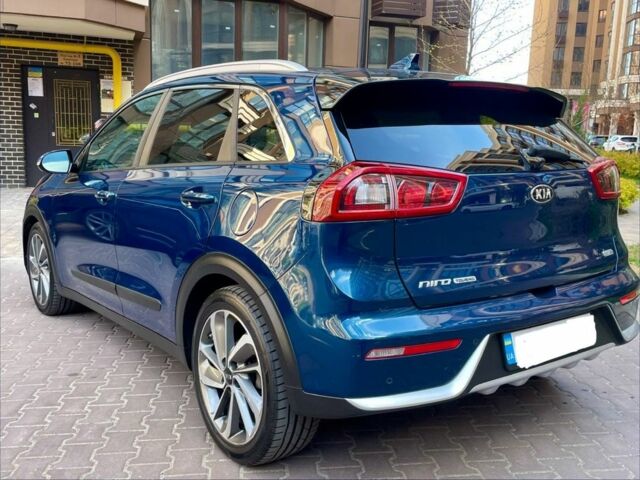 Синий Киа Niro, объемом двигателя 1.6 л и пробегом 138 тыс. км за 13800 $, фото 3 на Automoto.ua