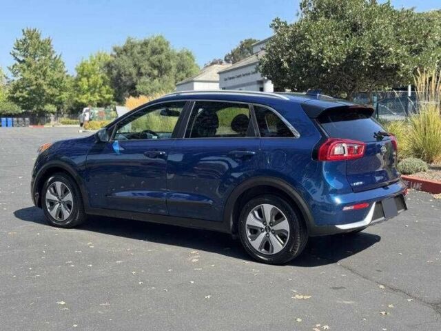 Синій Кіа Niro, об'ємом двигуна 1.6 л та пробігом 49 тис. км за 3500 $, фото 1 на Automoto.ua