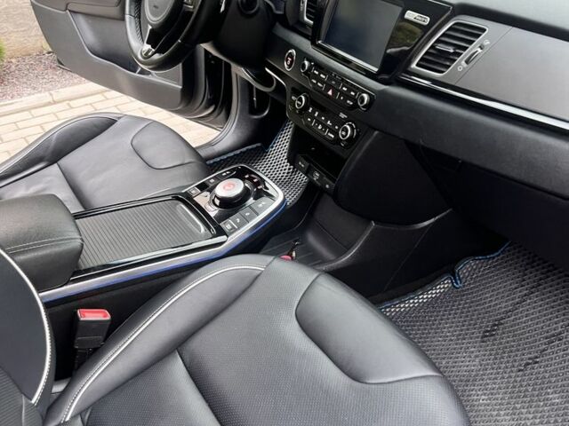 Синій Кіа Niro, об'ємом двигуна 0 л та пробігом 65 тис. км за 17600 $, фото 14 на Automoto.ua