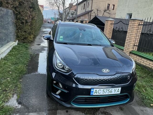 Синий Киа Niro, объемом двигателя 0 л и пробегом 140 тыс. км за 19200 $, фото 2 на Automoto.ua