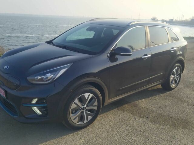 Синий Киа Niro, объемом двигателя 0 л и пробегом 121 тыс. км за 18355 $, фото 1 на Automoto.ua
