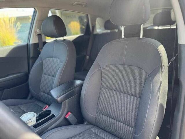 Синій Кіа Niro, об'ємом двигуна 1.6 л та пробігом 49 тис. км за 3500 $, фото 4 на Automoto.ua