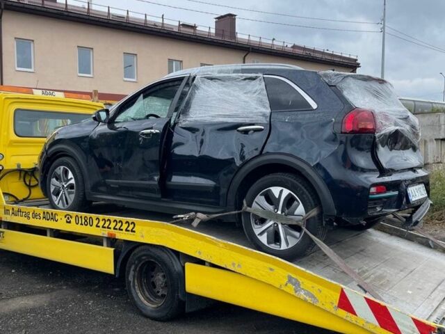 Синій Кіа Niro, об'ємом двигуна 0 л та пробігом 65 тис. км за 8000 $, фото 8 на Automoto.ua