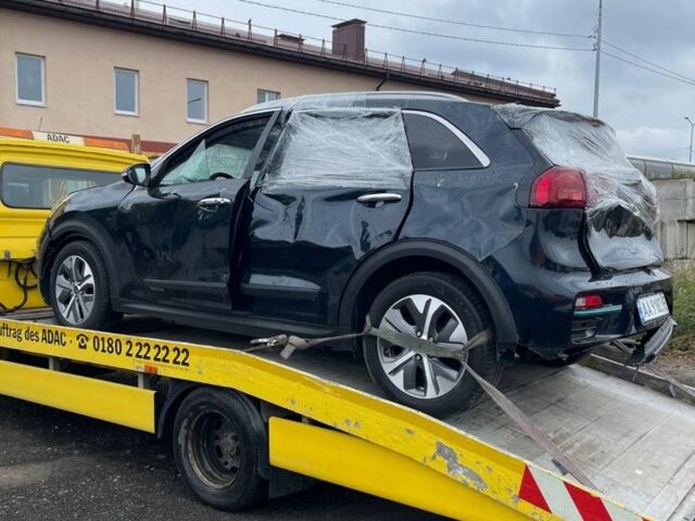 Синій Кіа Niro, об'ємом двигуна 0 л та пробігом 65 тис. км за 8000 $, фото 4 на Automoto.ua