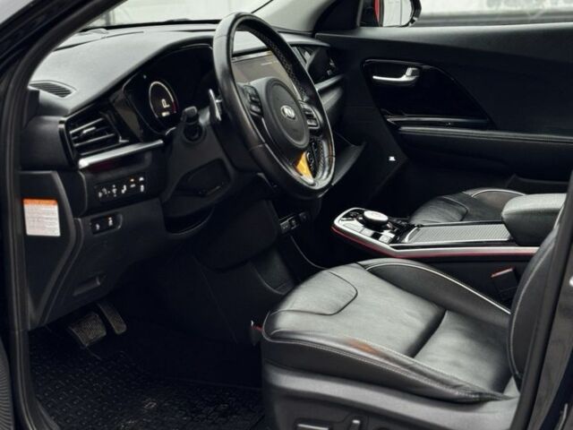 Синий Киа Niro, объемом двигателя 0 л и пробегом 93 тыс. км за 19999 $, фото 2 на Automoto.ua